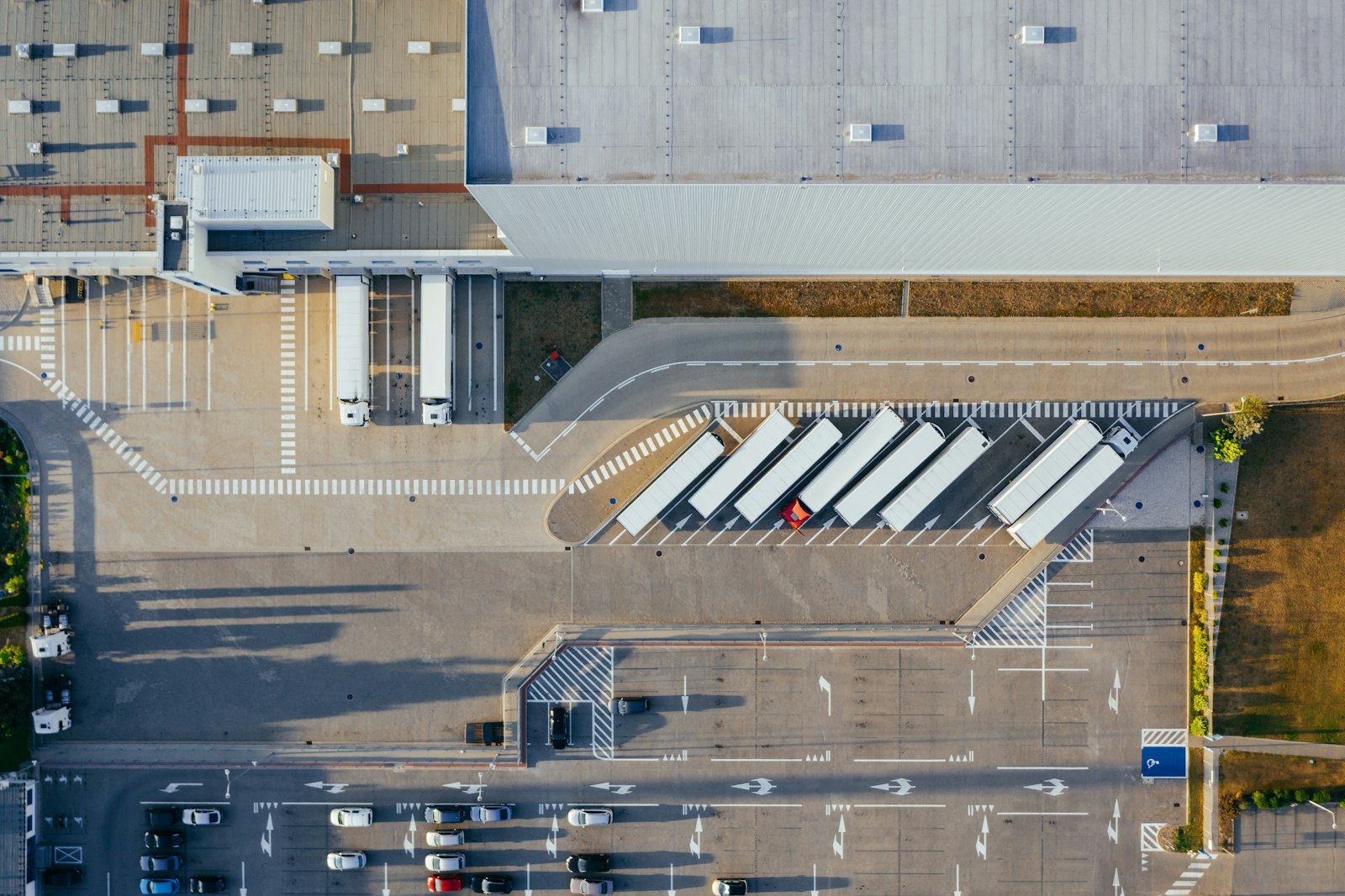 Coordinated loading docks and yards